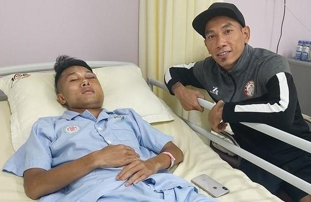 Cau thu Hai Phong chua an duoc vi gay xuong go ma hinh anh