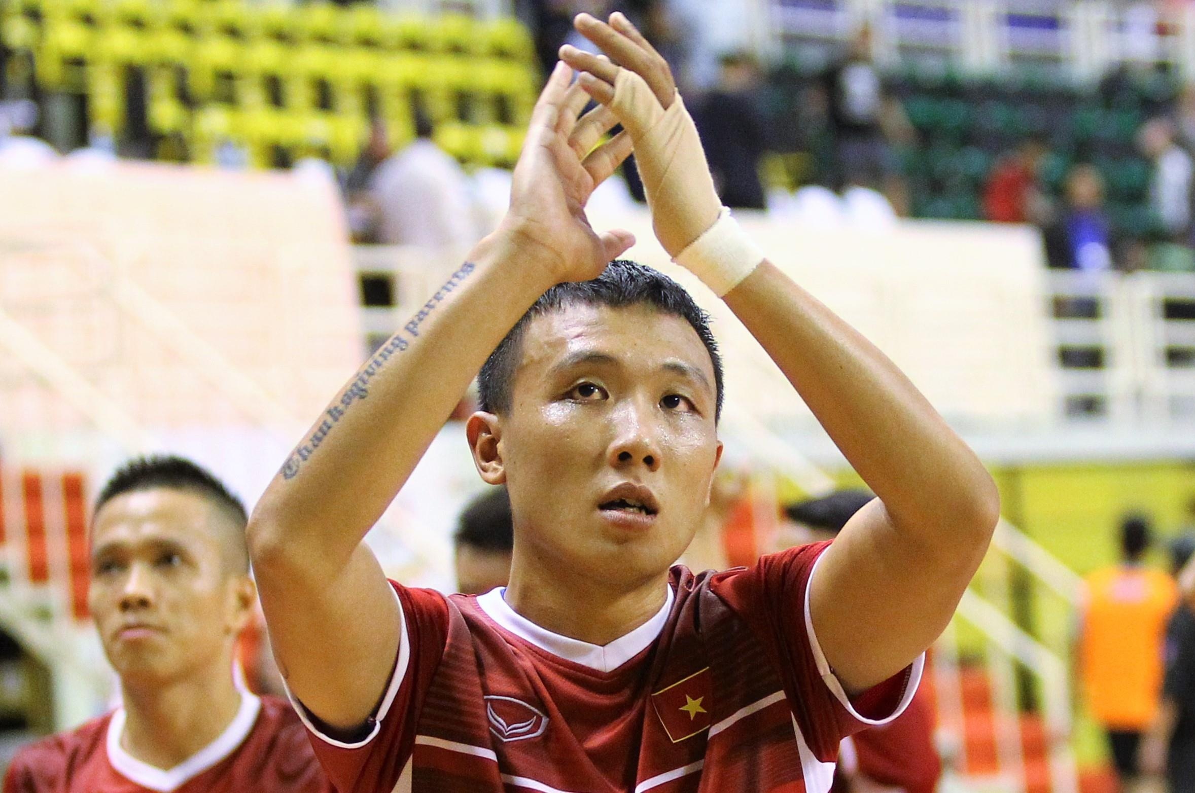 Hai tuyen thu futsal Viet Nam duoc moi sang Nhat Ban hinh anh