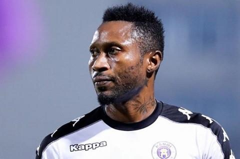 Samson kho tro ve khoac ao CLB Ha Noi hinh anh