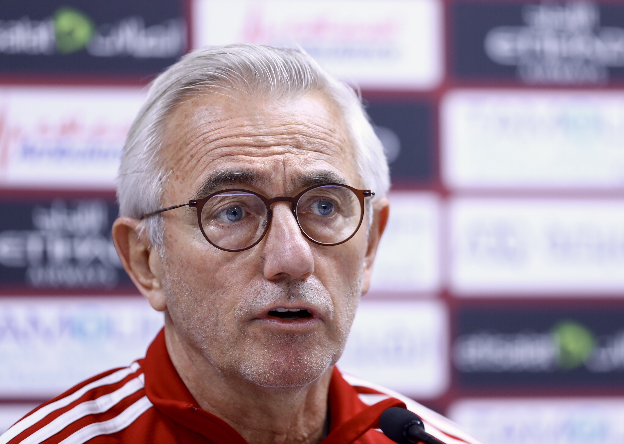 park hang seo bi cam chi dao anh 1