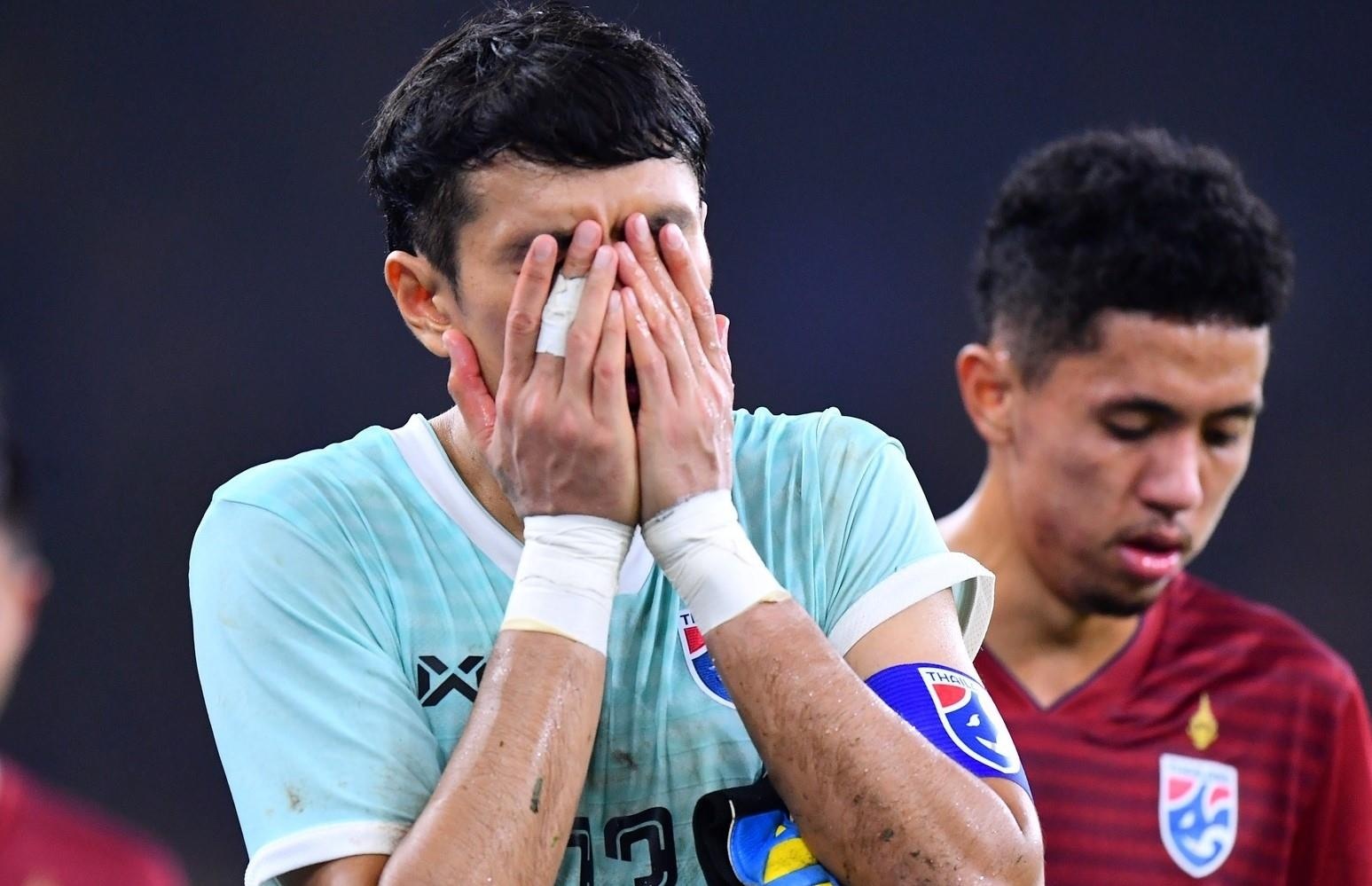 Thai Lan that bai vi HLV Nishino doi so do giong Viet Nam hinh anh