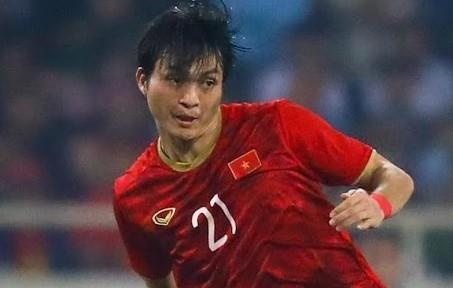 Tuan Anh duoc khoac so ao yeu thich hinh anh