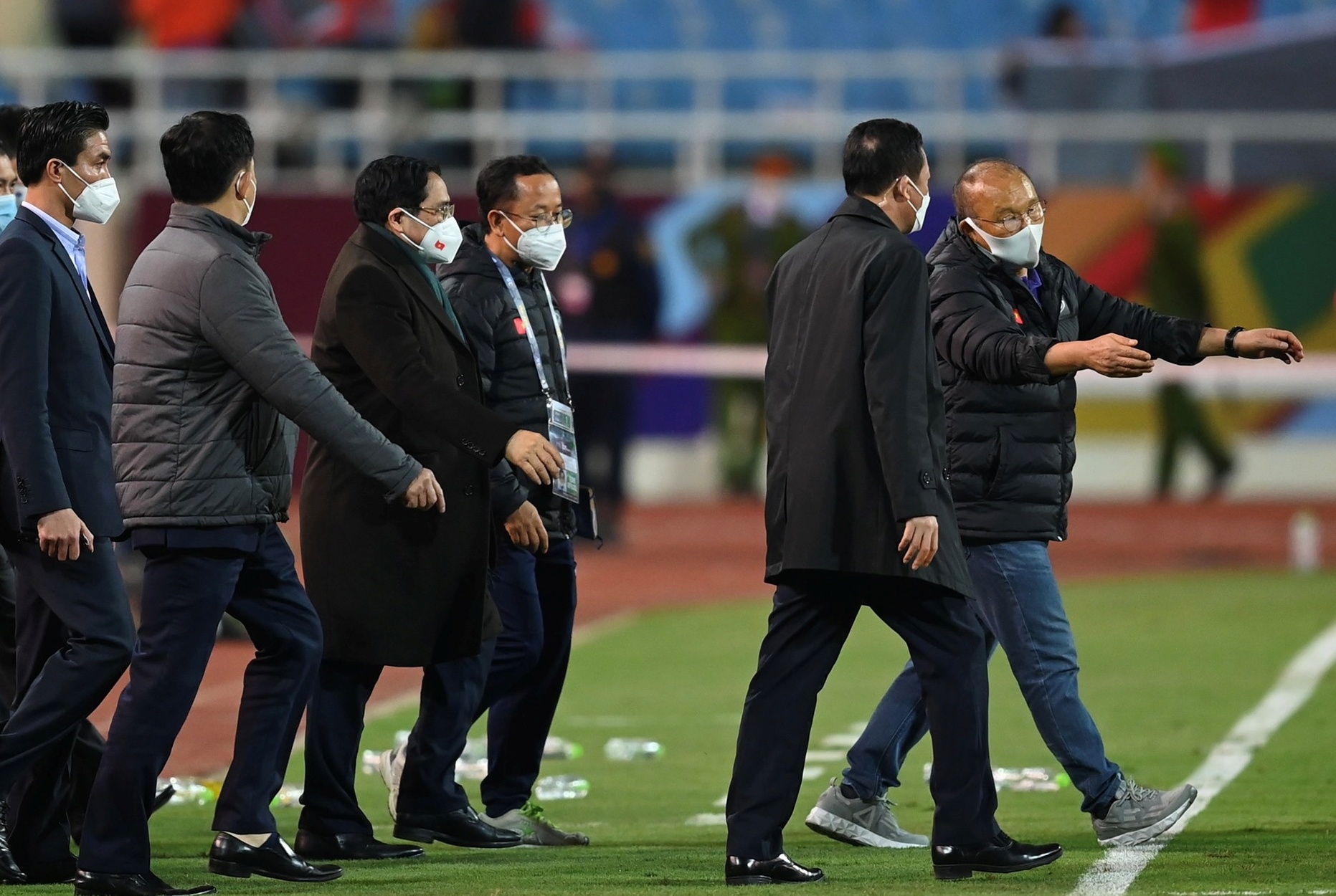 Thu tuong xuong san dong vien thay tro ong Park Hang-seo hinh anh