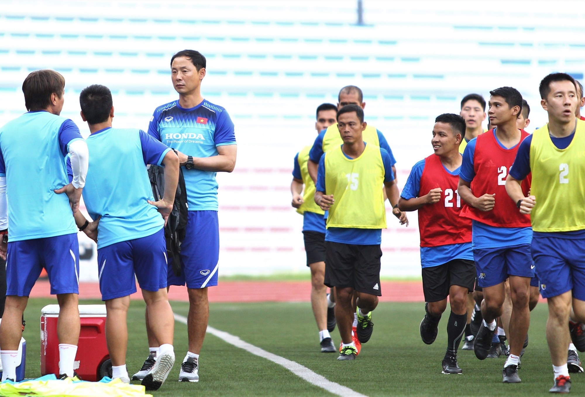 u22 xung đột lịch tập ảnh 2 u22 xung dot lich tap anh 2