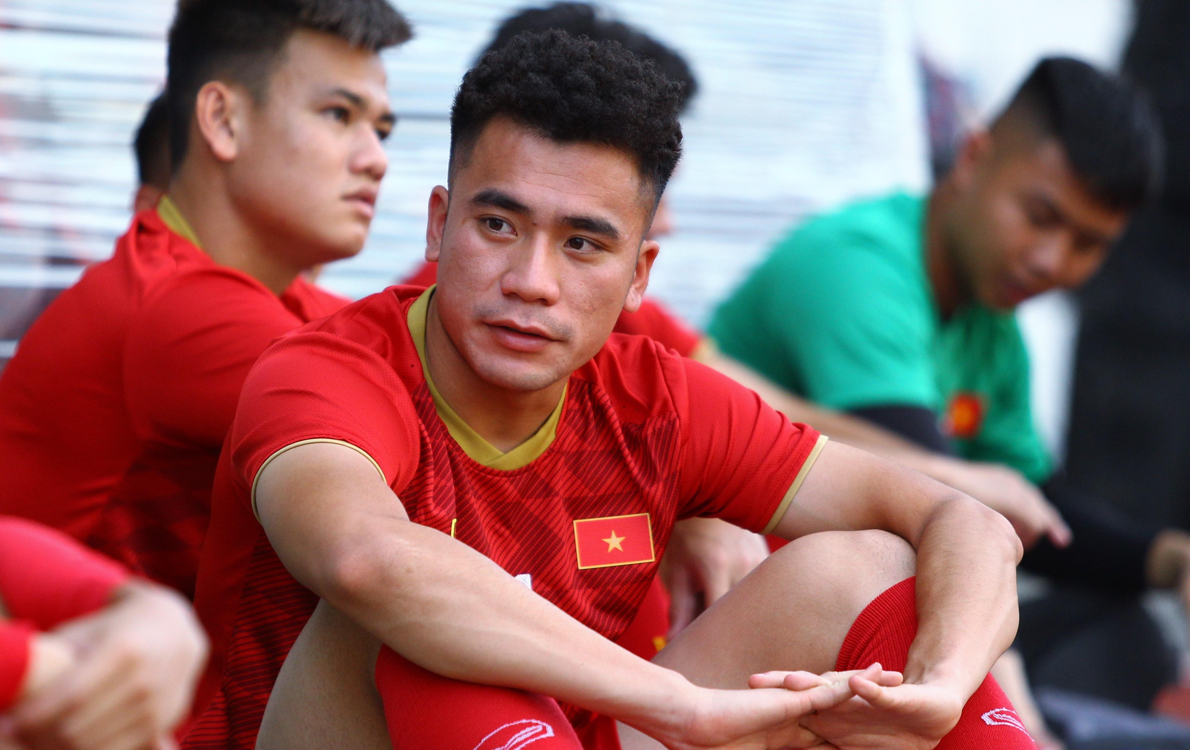 U22 Viet Nam cho trong tai tap hon 30 phut hinh anh