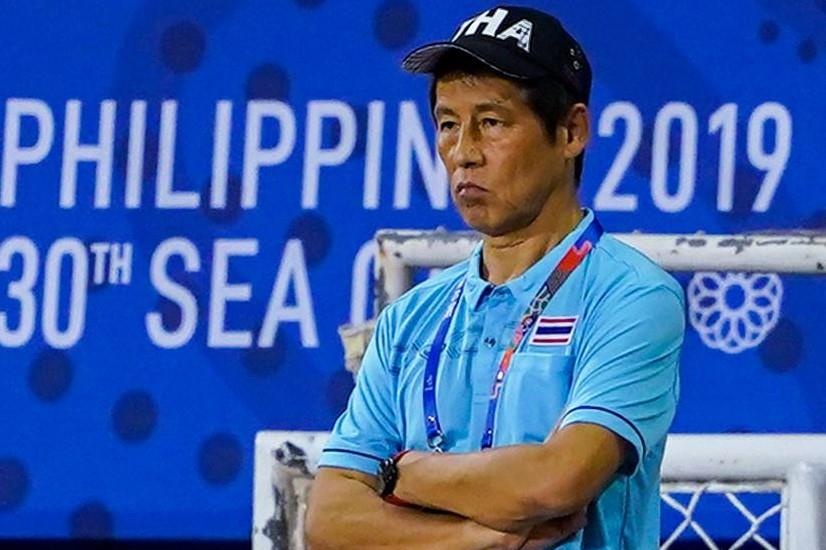 U22 Thai Lan thua tran, HLV Nishino do loi cho mat san hinh anh