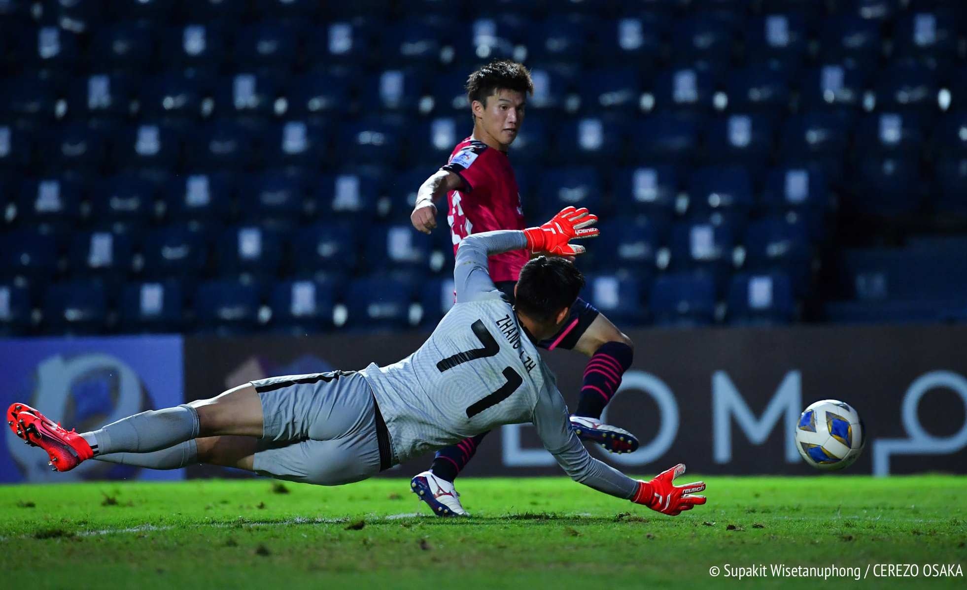 van lam ra mat afc champions league anh 8