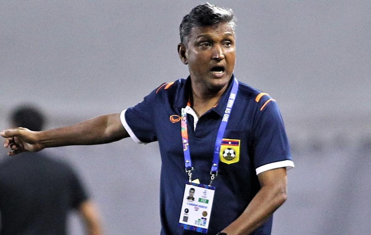 HLV Lao: 'U22 Viet Nam se dung doi hinh chinh voi chung toi' hinh anh