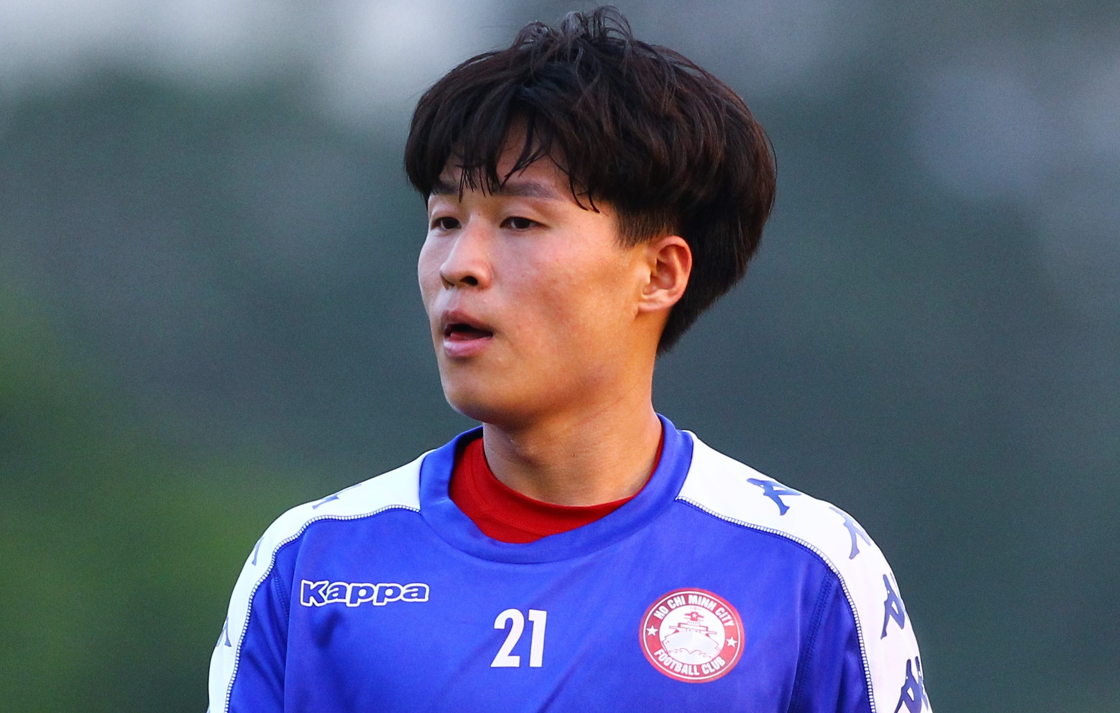 Cau thu Han Quoc giup CLB TP.HCM thang tran derby giao huu hinh anh