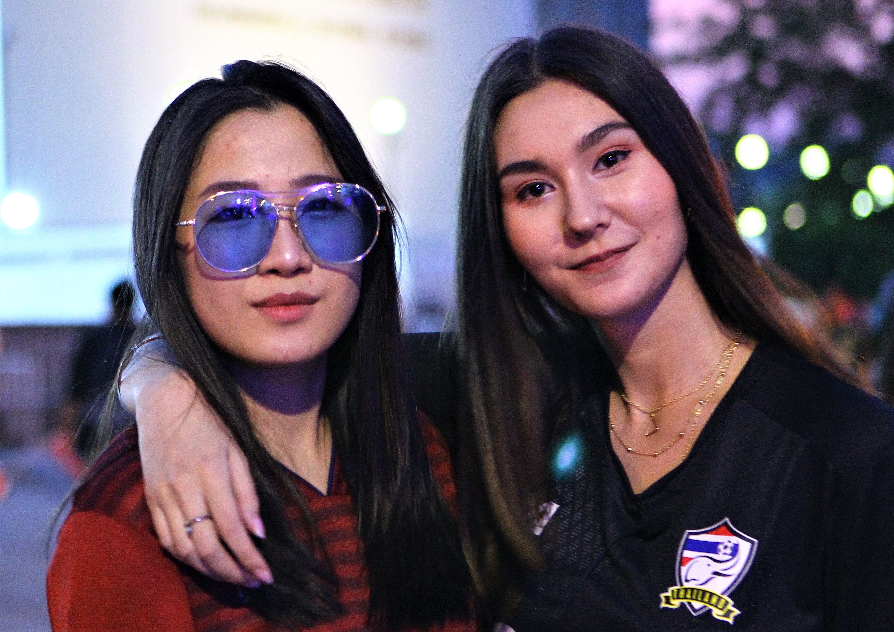 Nu co dong vien keo den san co vu U23 Thai Lan hinh anh