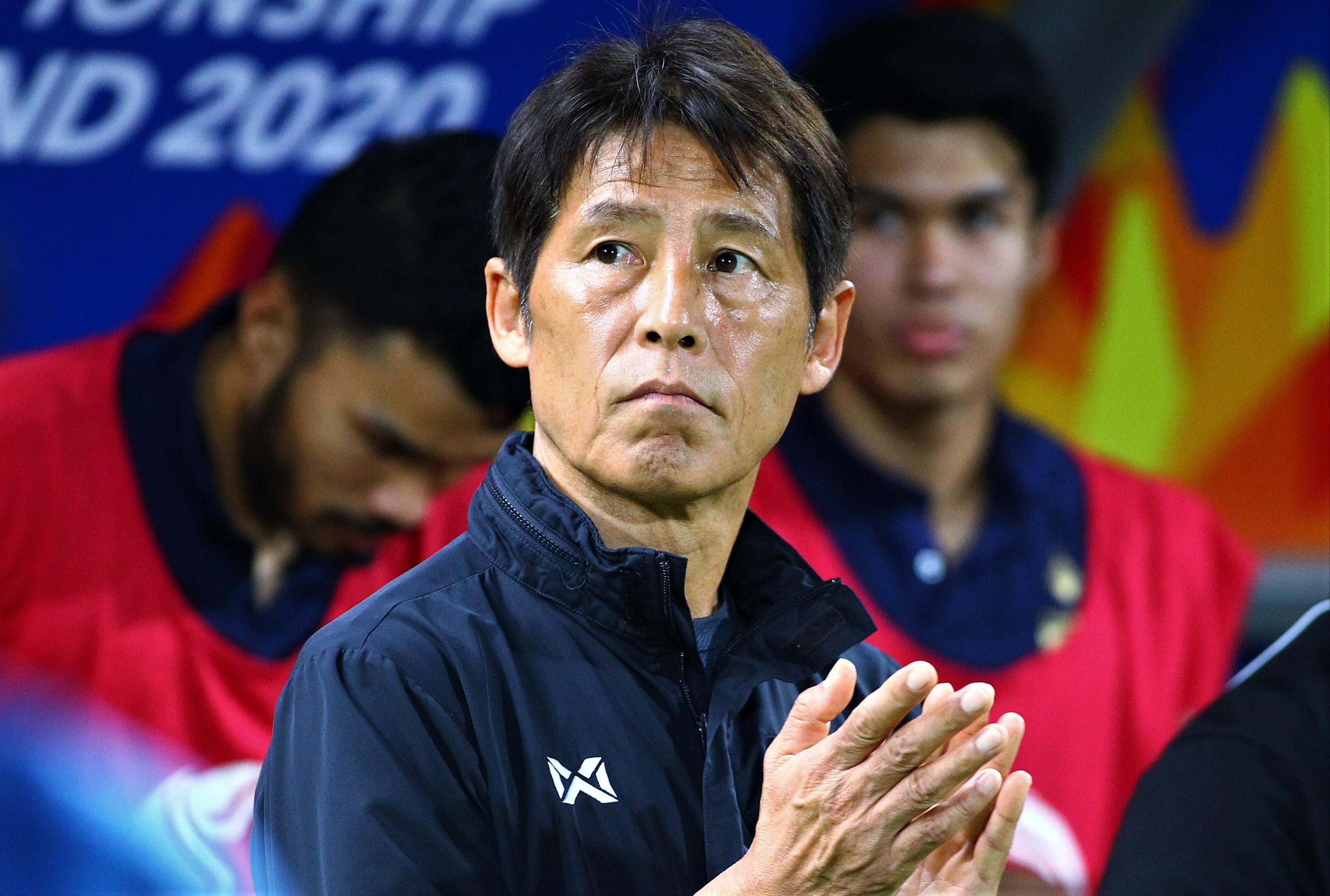 HLV Nishino: 'Khong co van de gi khi doi 7 cau thu o doi hinh chinh' hinh anh