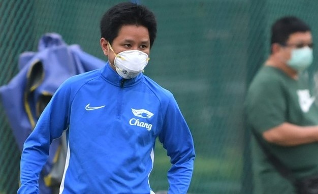 Cau thu Thai Lan doi ve nha vi so virus corona o Trung Quoc hinh anh