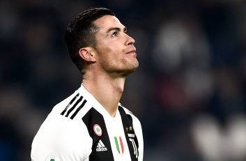 Ronaldo chia se mat mat khi Kobe Bryant ra di vinh vien hinh anh