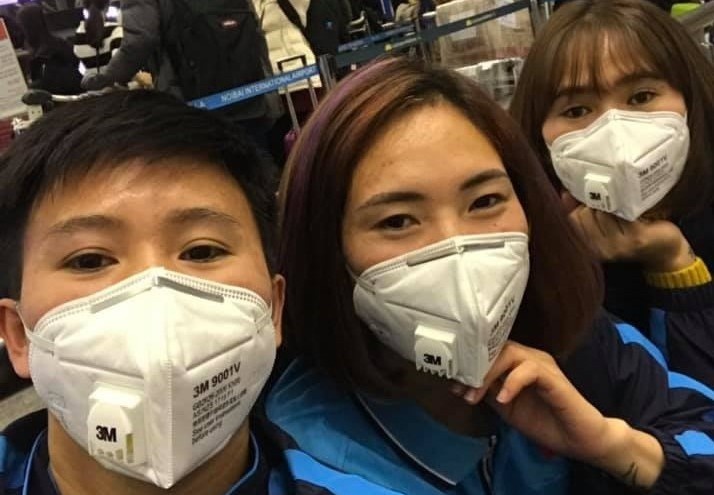 Doi tuyen nu Viet Nam di Han Quoc giua dich cum corona hinh anh