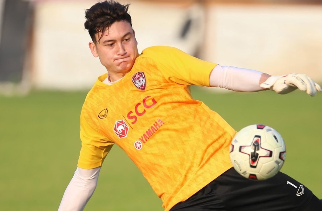 Tien dao Lao chiu thua tai bat penalty cua Van Lam hinh anh