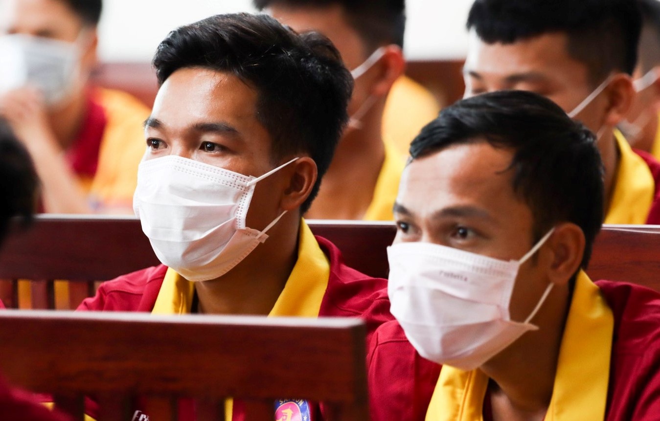 CLB V.League doi pho voi virus corona nhu the nao? hinh anh