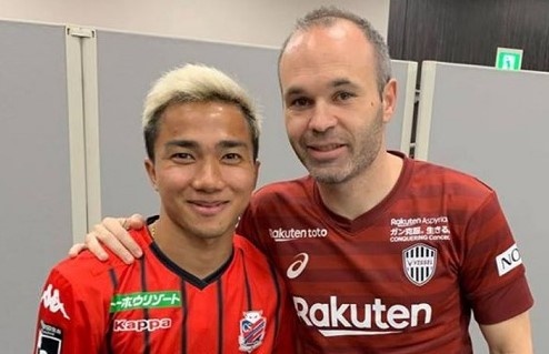 Luong cua Iniesta du tra cho Chanathip 108 nam hinh anh