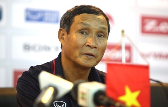 HLV Han Quoc: 'Toi cung chon cach phong ngu 11 nguoi nhu Viet Nam' hinh anh