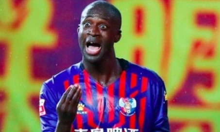 Yaya Toure tim cach roi Trung Quoc giua dich Covid-19 hinh anh
