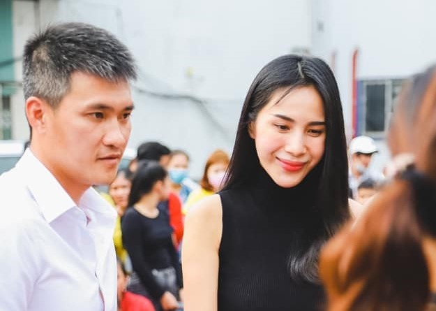 Chuyen tinh Cong Vinh - Thuy Tien ra sao sau 12 nam? hinh anh