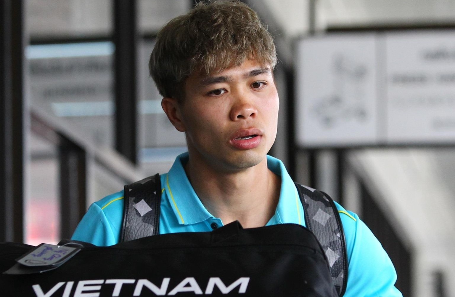 Cong Phuong khong duoc ra san khi TP.HCM gap HAGL hinh anh