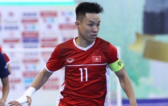 Tuyen thu futsal Viet Nam tu Tay Ban Nha ve chiu tang cha hinh anh