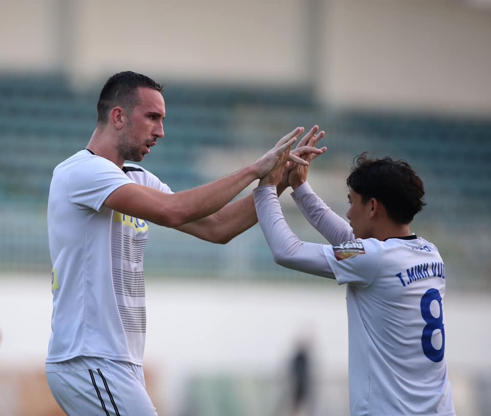 tuan anh chan thuong anh 4