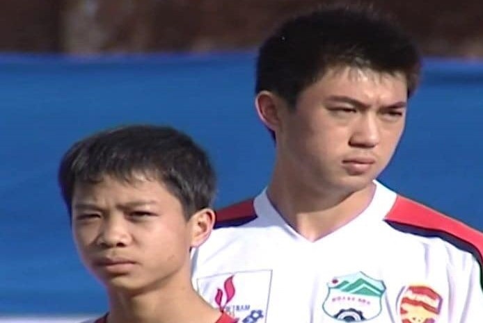 Anh Lee Nguyen va cau be Cong Phuong o HAGL gay chu y hinh anh