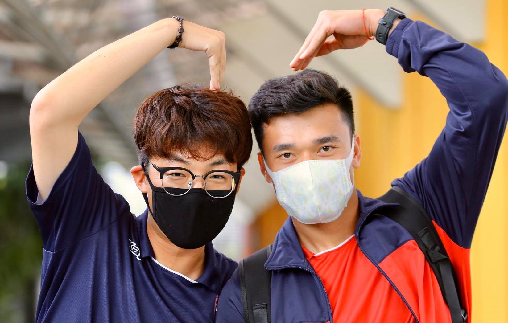 CLB TP.HCM phai kiem tra y te khi den Singapore hinh anh