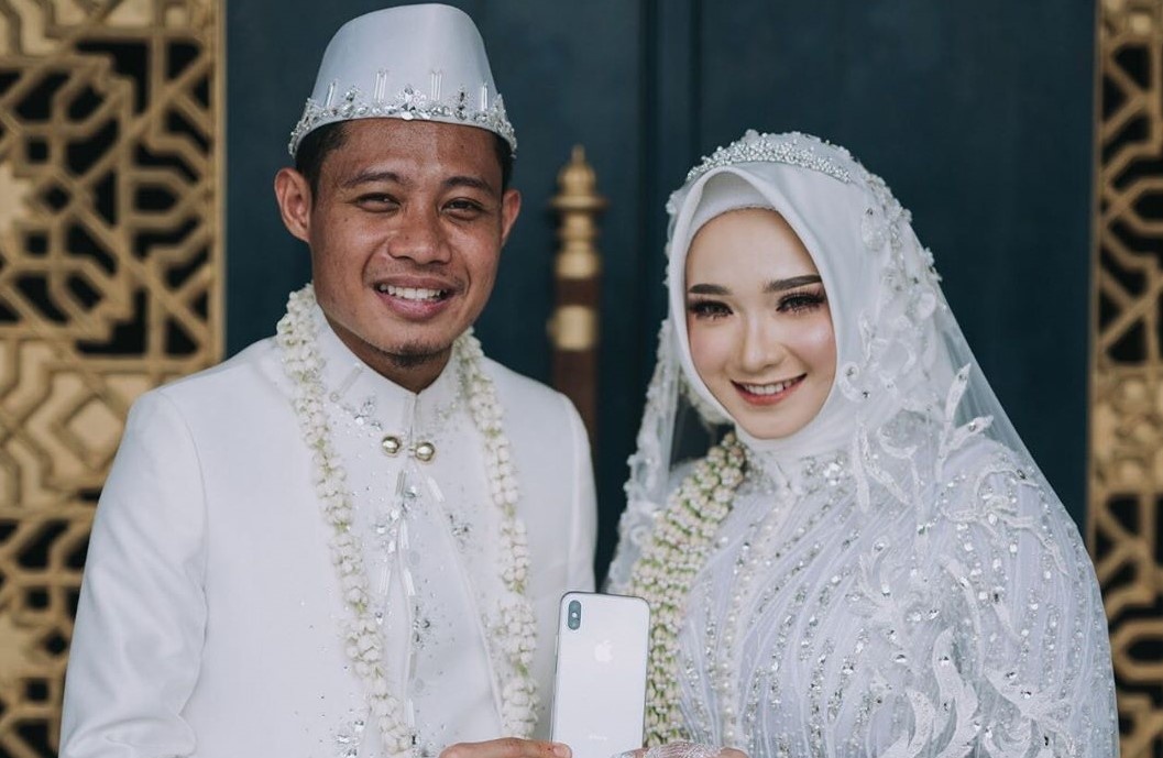 Evan Dimas lam dam cuoi sau khi binh phuc chan thuong hinh anh