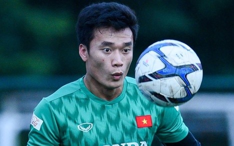 Bui Tien Dung mat diem voi HLV Park Hang-seo hinh anh