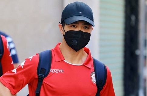 Cau thu deo khau trang co duoc thi dau tran Sieu cup quoc gia? hinh anh