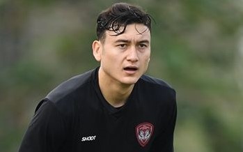 Van Lam tap lam quen voi HLV thu mon moi cua Muangthong hinh anh