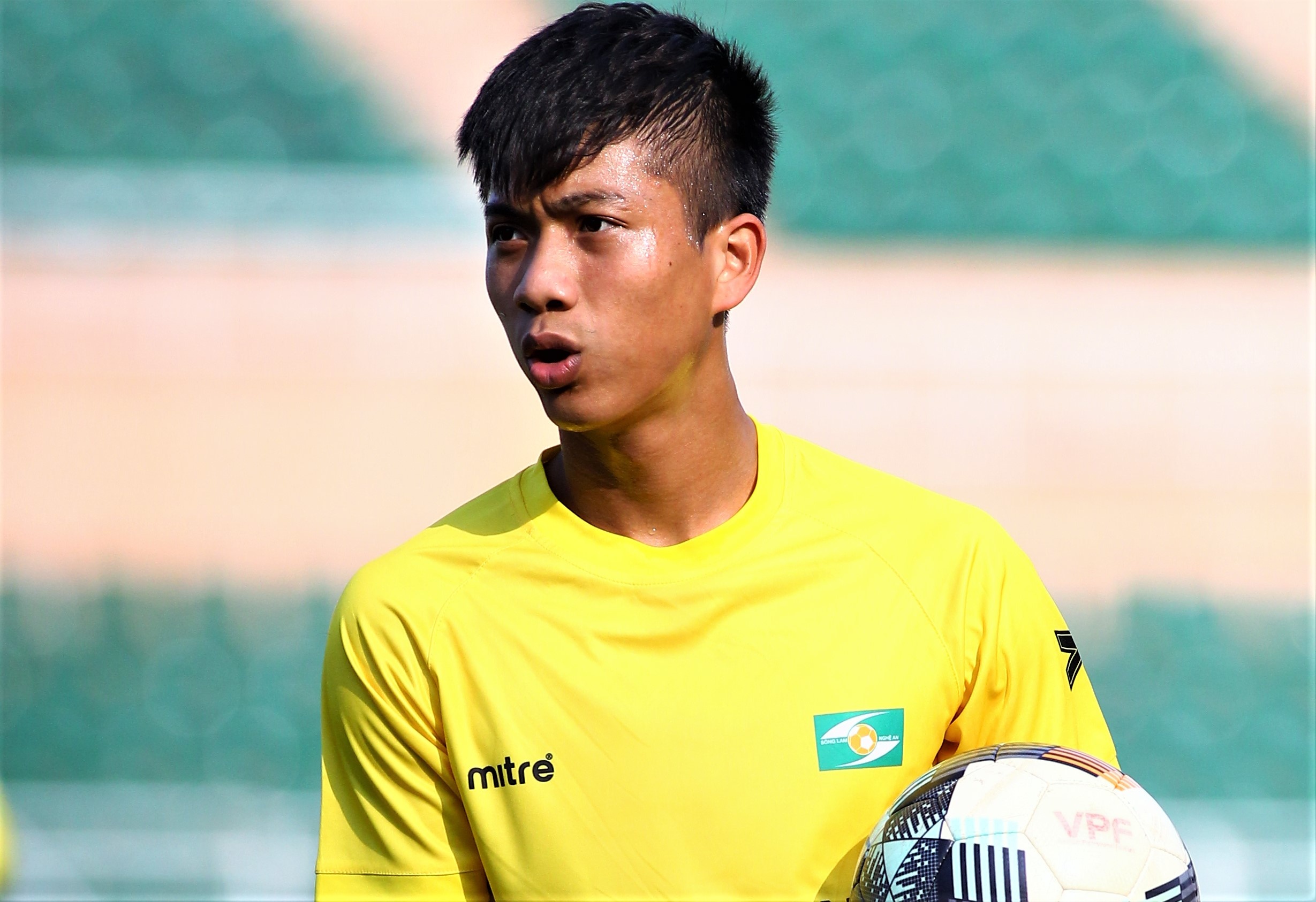 Phan Van Duc duoc don bong de tim cam giac ngay tro lai V.League hinh anh
