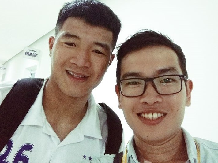 Tro ly cua HLV Le Huynh Duc duoc cach ly vi sot cao hinh anh