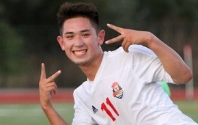 Cau thu Viet kieu chuyen sang choi bong bau duc My hinh anh