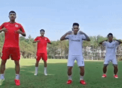 Hong Duy va cau thu HAGL nhay dieu 'Ghen Co Vy' hinh anh