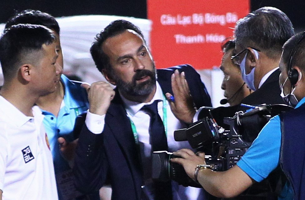 HLV Italy va cong su vay ban trong tai de phan ung hinh anh