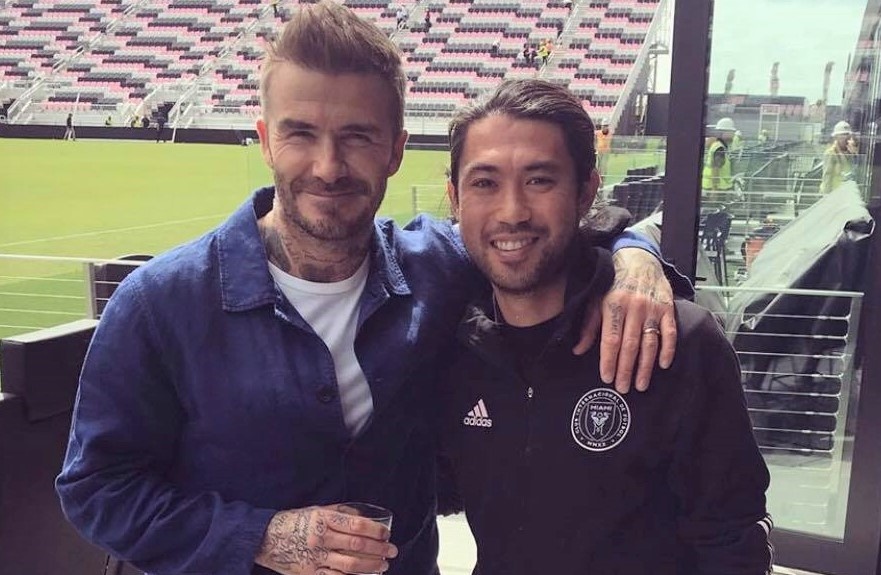 David Beckham khoac vai Lee Nguyen hinh anh