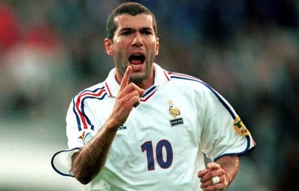 Zidane pho dien ky thuat truoc Bo Dao Nha o Euro 2000 hinh anh