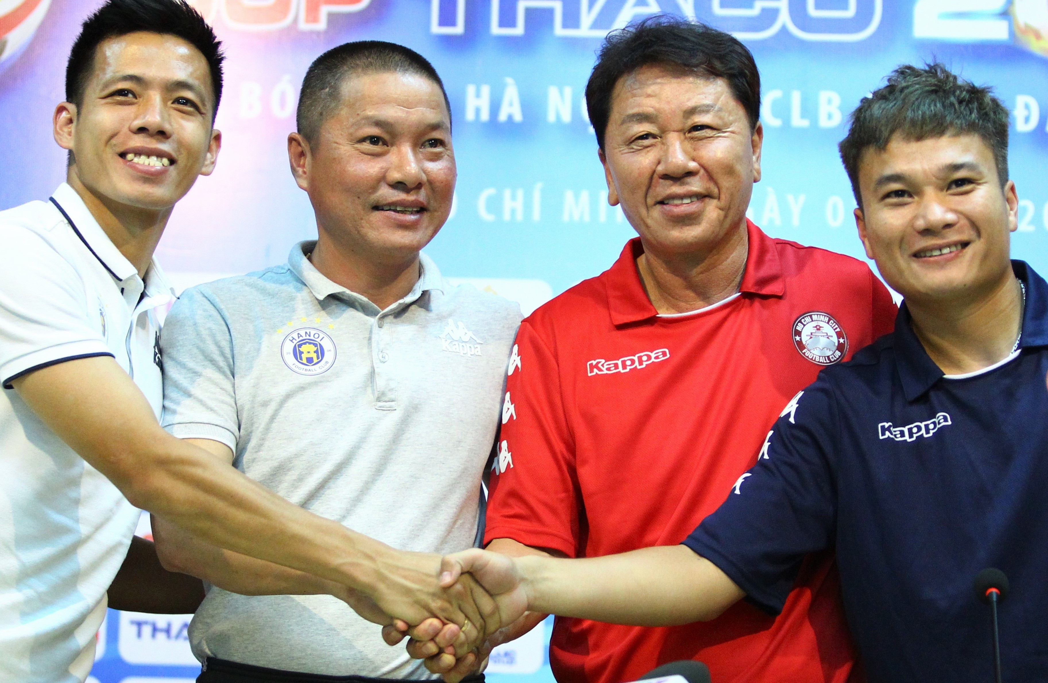 Bong da Viet Nam bo mo hinh thap nguoc tu nam 2021 hinh anh