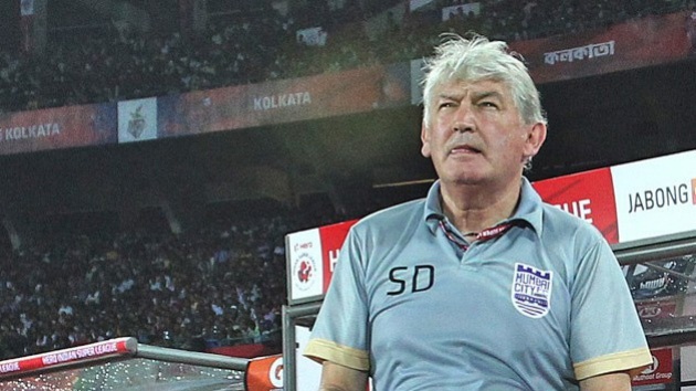 HLV Steve Darby: 'Cam vinh vien cau thu ban do' hinh anh