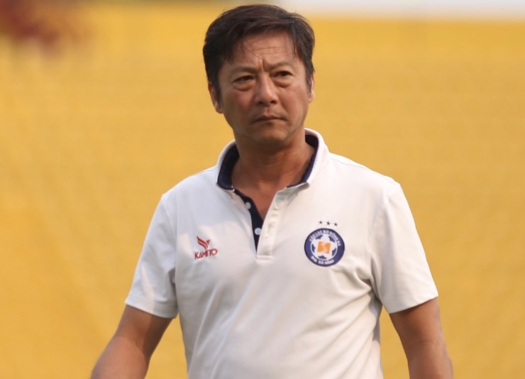 HLV Le Huynh Duc tro tai cat toc o CLB Da Nang hinh anh
