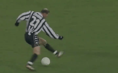 Zidane pho dien ky thuat trong mau ao Juventus hinh anh