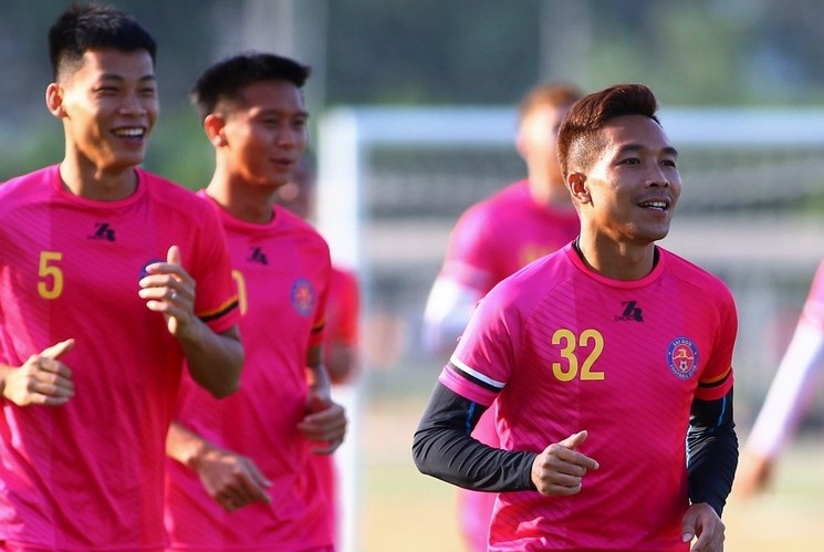 CLB V.League chua dam cho cau thu ra san tap hinh anh