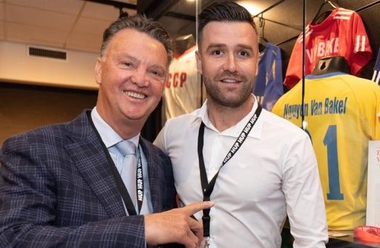 Van Bakel: 'Toi khong lay mot dong cua Van Hau' hinh anh