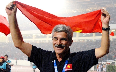 HLV Calisto: 'Toi khong quan tam toi ghe giam doc ky thuat VFF' hinh anh