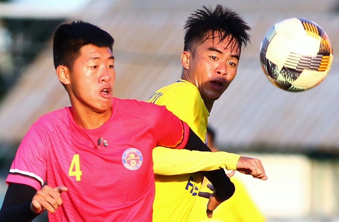 Bong da Viet Nam chua duoc thay 10 nguoi/tran hinh anh