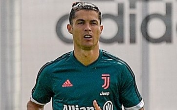 Ronaldo tap rieng khi tro lai khu huan luyen cua Juventus hinh anh