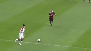 Pha mac loi hai huoc dan den ban thua o giai K.League hinh anh